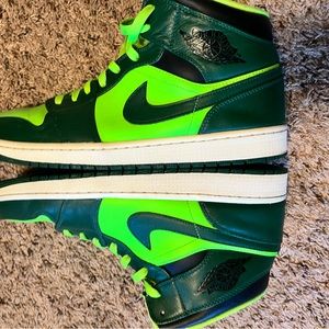 Jordan 1 mid Incredible Hulk size 14 good condition